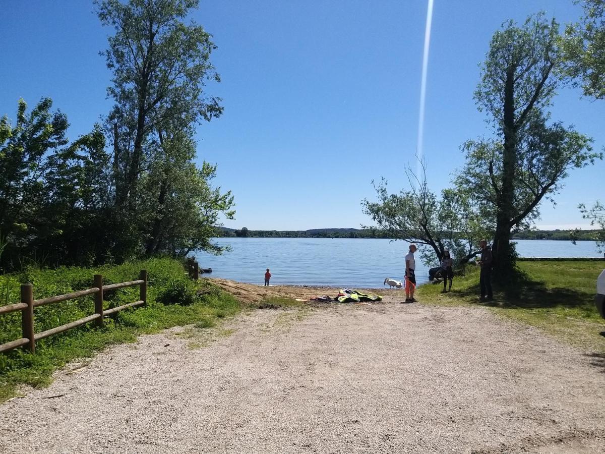 دورميلّيتّو Ritratto Sul Lago المظهر الخارجي الصورة