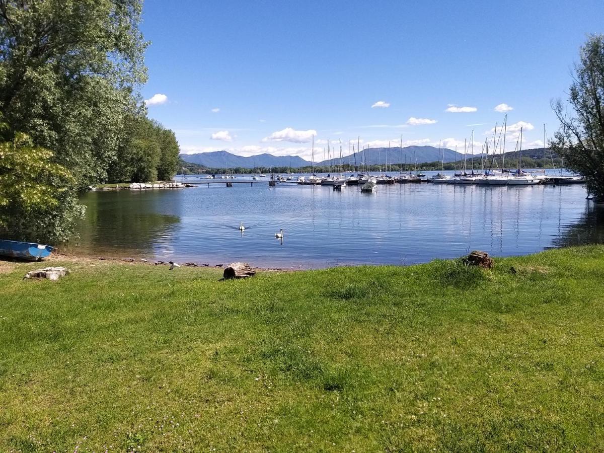 دورميلّيتّو Ritratto Sul Lago المظهر الخارجي الصورة