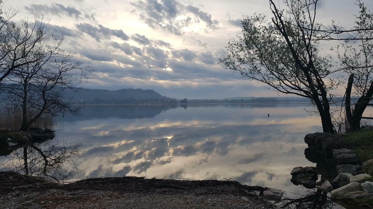 دورميلّيتّو Ritratto Sul Lago المظهر الخارجي الصورة
